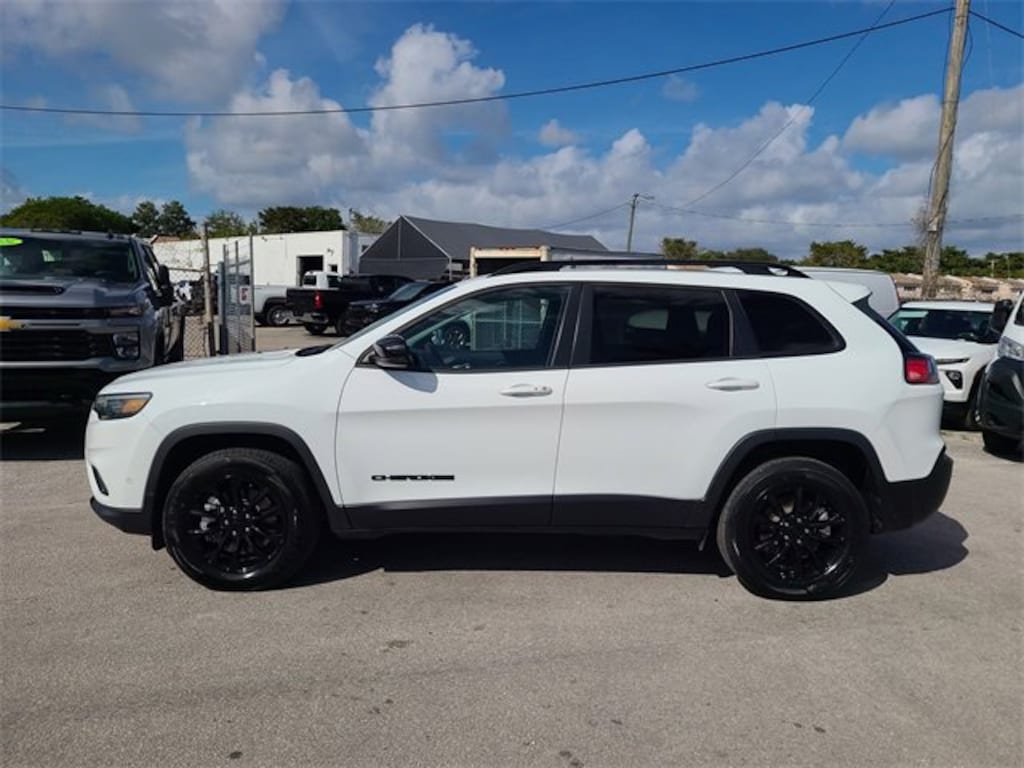Used 2023 Jeep Cherokee Altitude Lux