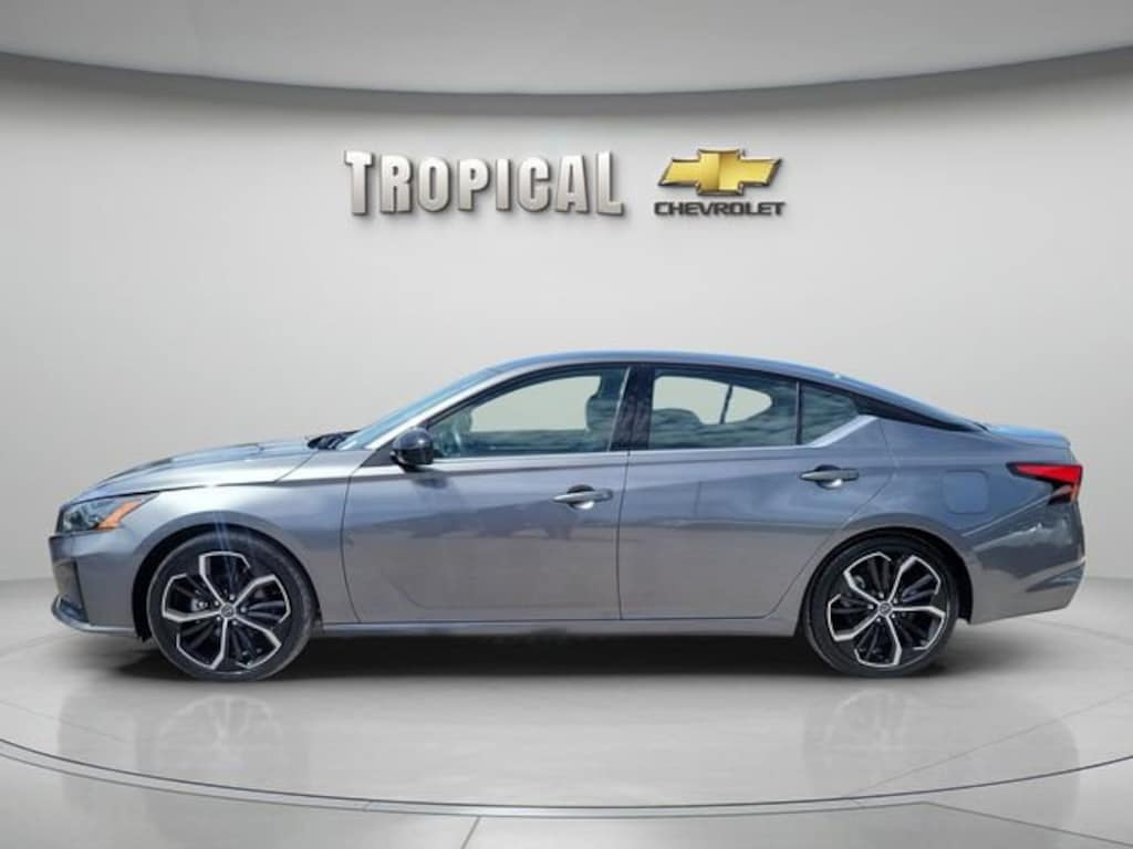 Used 2024 Nissan Altima 2.5 SR