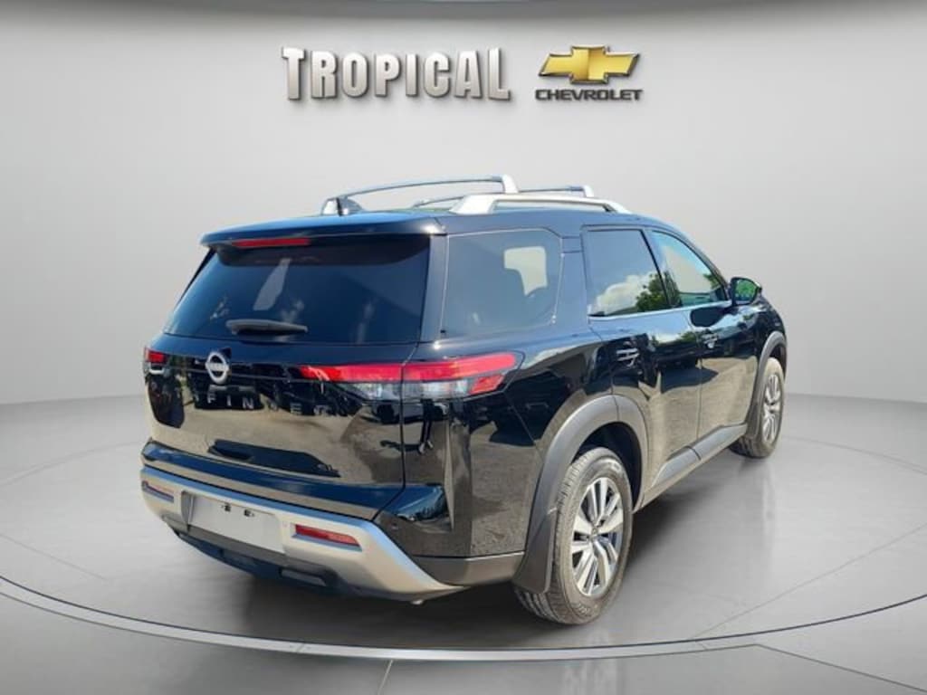Used 2024 Nissan Pathfinder SL