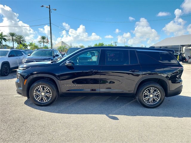 2024 Chevrolet Traverse LS photo 2