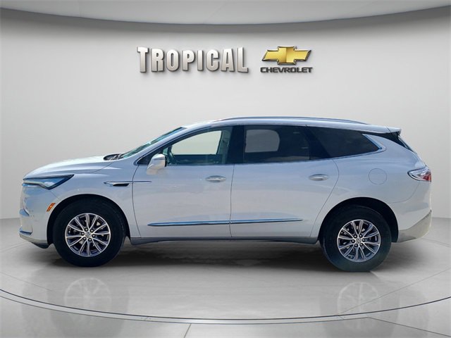 2024 Buick Enclave Essence photo 2