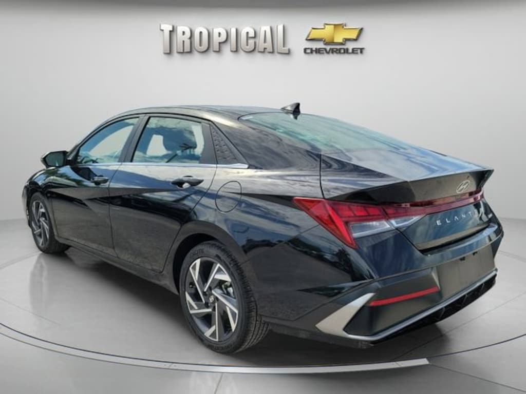 Used 2025 Hyundai Elantra Limited