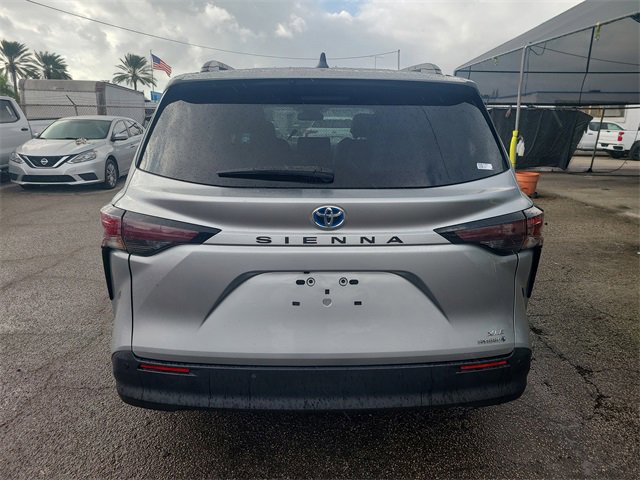 2023 Toyota Sienna XLE photo 4