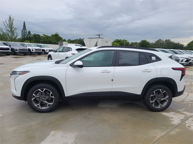 2026 Chevrolet Trax LT photo 2