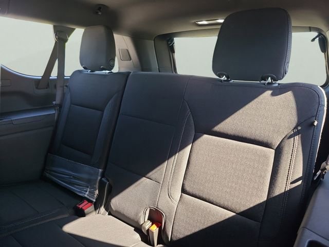2026 Chevrolet Suburban LS - Photo 9