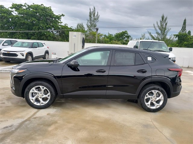 2026 Chevrolet Trax LS photo 2