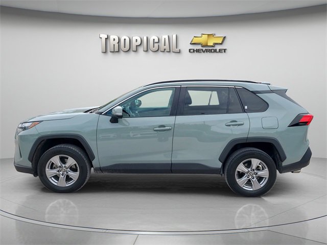 2022 Toyota RAV4 XLE photo 2
