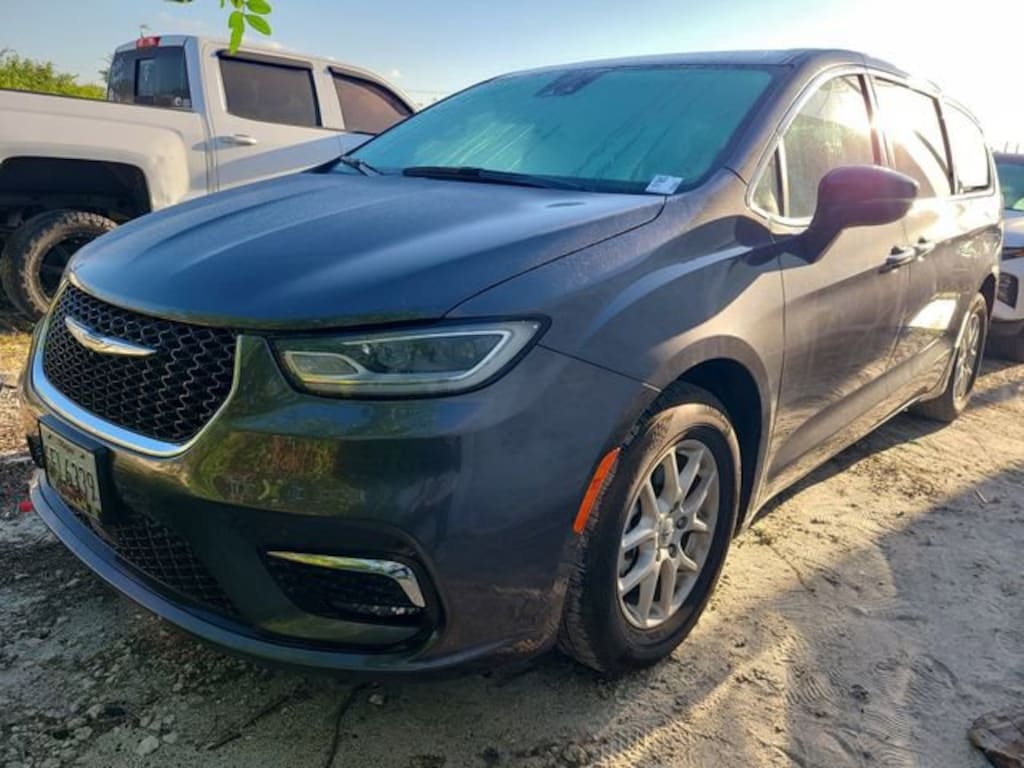 Used 2023 Chrysler Pacifica Touring L