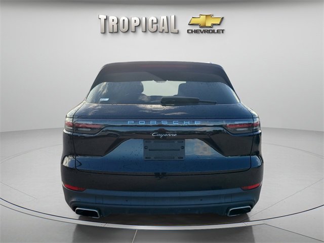 2022 Porsche Cayenne Base photo 3