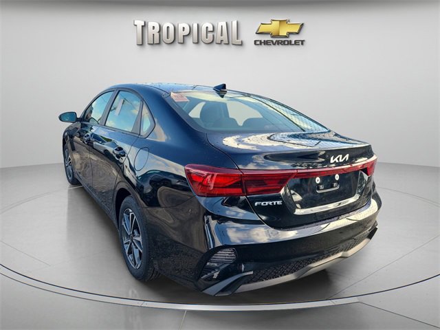 2024 Kia Forte LXS photo 2