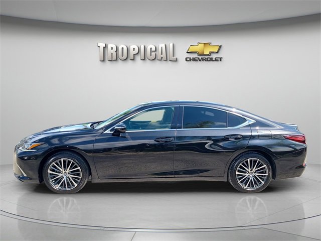 2025 Lexus ES 350 photo 2