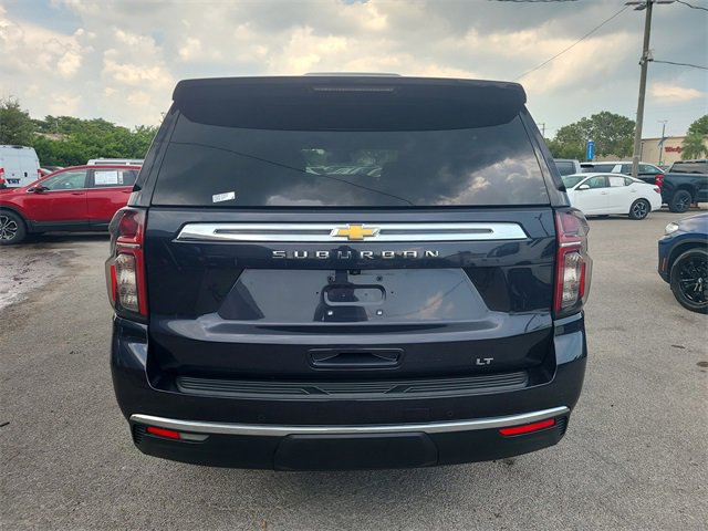 2023 Chevrolet Suburban LT photo 4