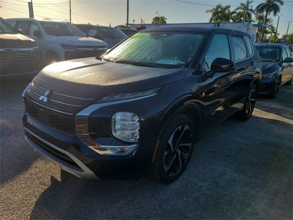 Used 2024 Mitsubishi Outlander SE