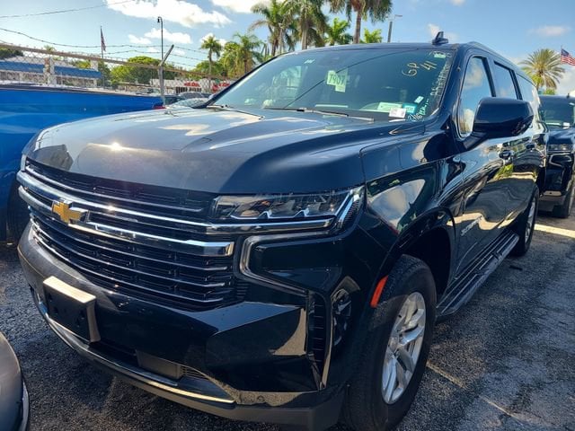 2024 Chevrolet Suburban 4WD 1500 LT's photo