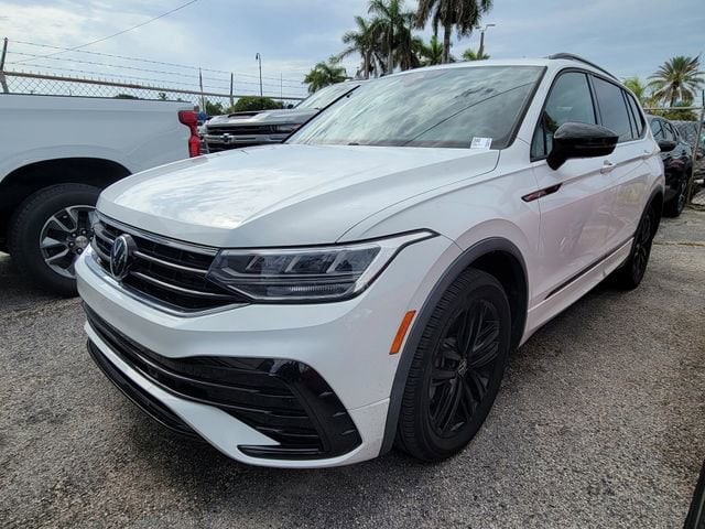2022 Volkswagen Tiguan 2.0T SE R-Line Black's photo