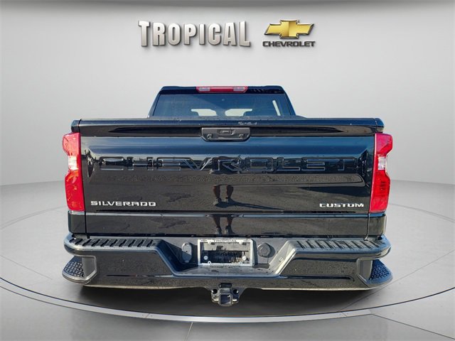 2023 Chevrolet Silverado 1500 Custom photo 4