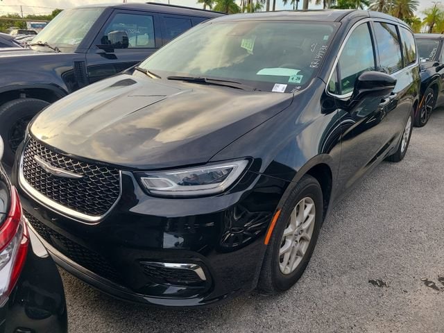 2024 Chrysler Pacifica's photo