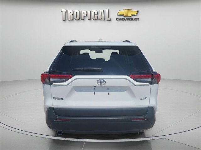 2023 Toyota RAV4 XLE photo 4