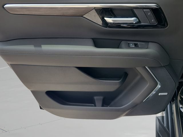 2026 Chevrolet Suburban LT - Photo 19