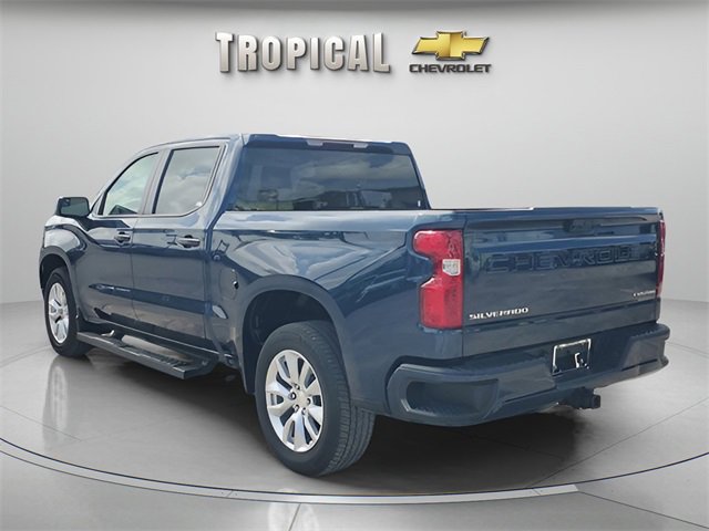 2022 Chevrolet Silverado 1500 Custom photo 2