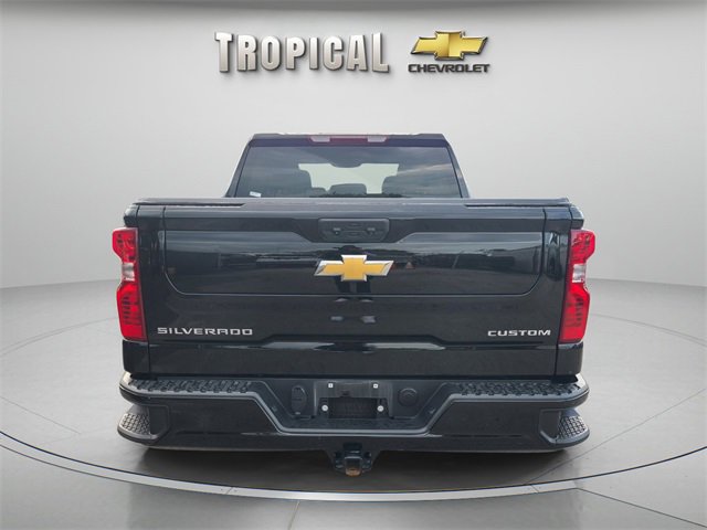 2024 Chevrolet Silverado 1500 Custom photo 3