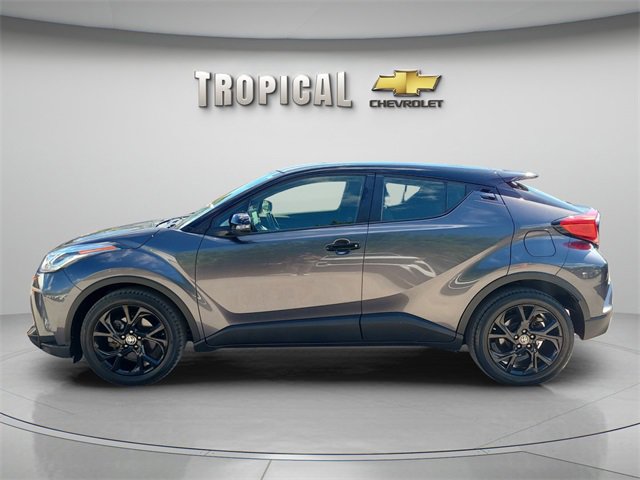 2022 Toyota C-HR XLE photo 2