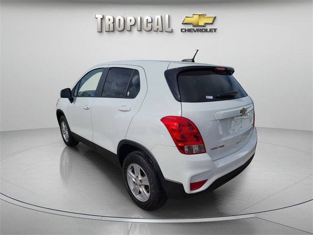 2022 Chevrolet Trax LS photo 3