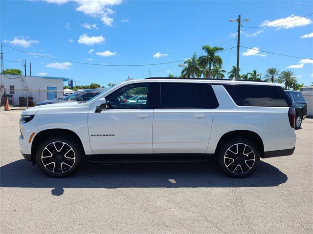 2025 Chevrolet Suburban RST photo 2