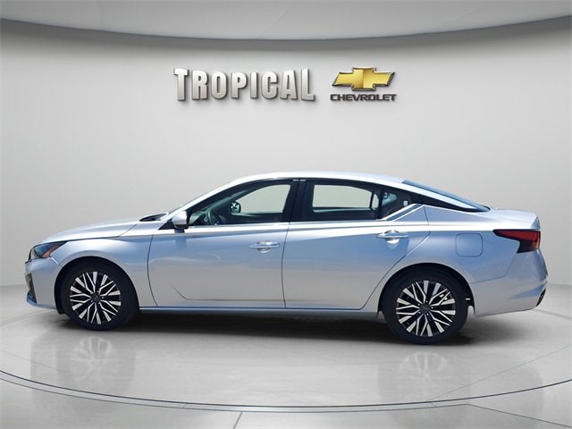 Used 2023 Nissan Altima SV with VIN 1N4BL4DV1PN309198 for sale in Miami, FL