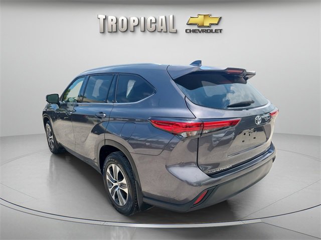 2022 Toyota Highlander XLE photo 3