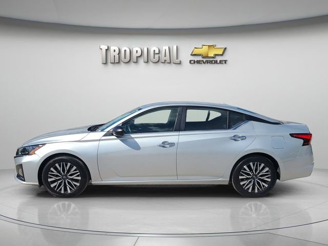 Used 2024 Nissan Altima SV with VIN 1N4BL4DV8RN303269 for sale in Miami Shores, FL