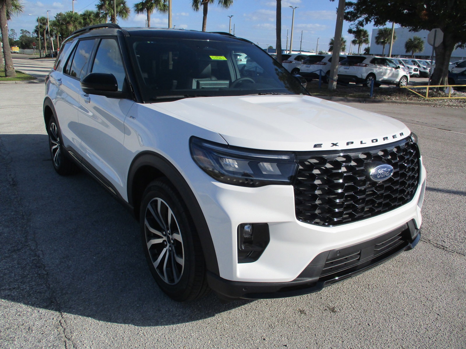 2025 Ford Explorer ST-LINE's photo