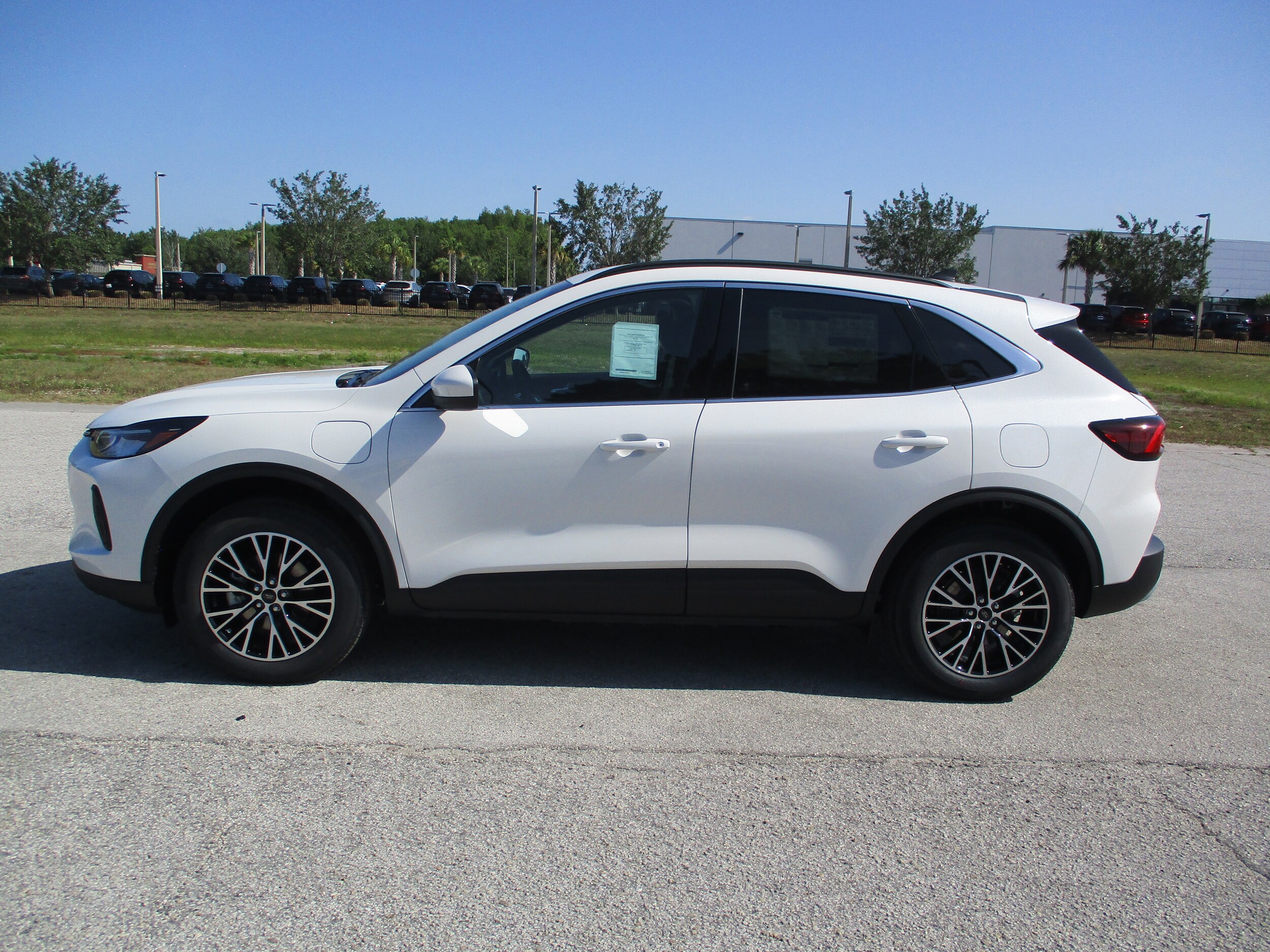 2025 Ford Escape Plug-In Hybrid photo 4