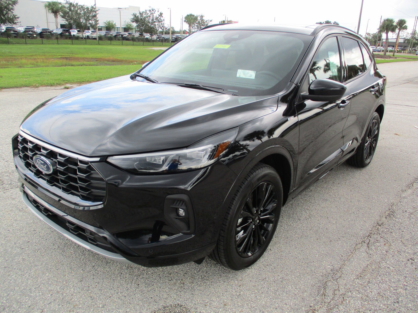 2024 Ford Escape ST-Line Elite photo 3