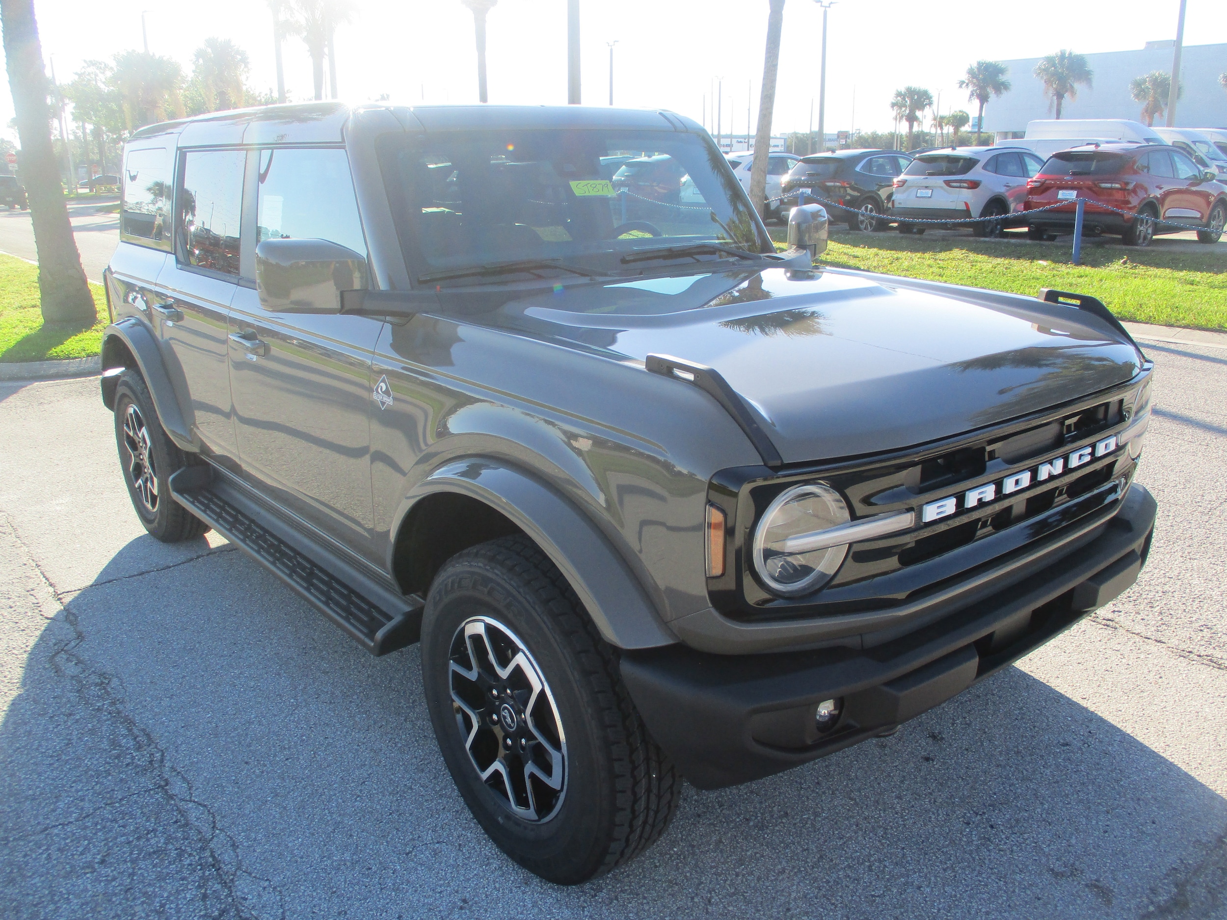 2025 Ford Bronco 4-Door Outer Banks's photo