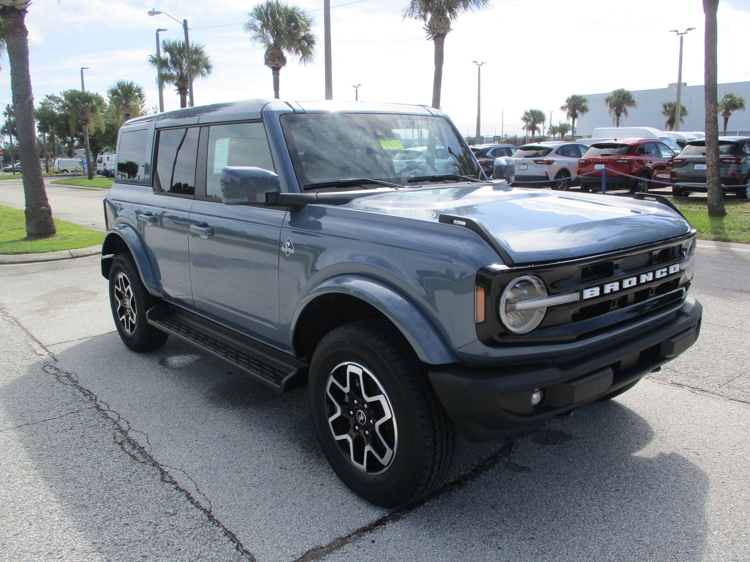 2025 Ford Bronco 4-Door Outer Banks's photo