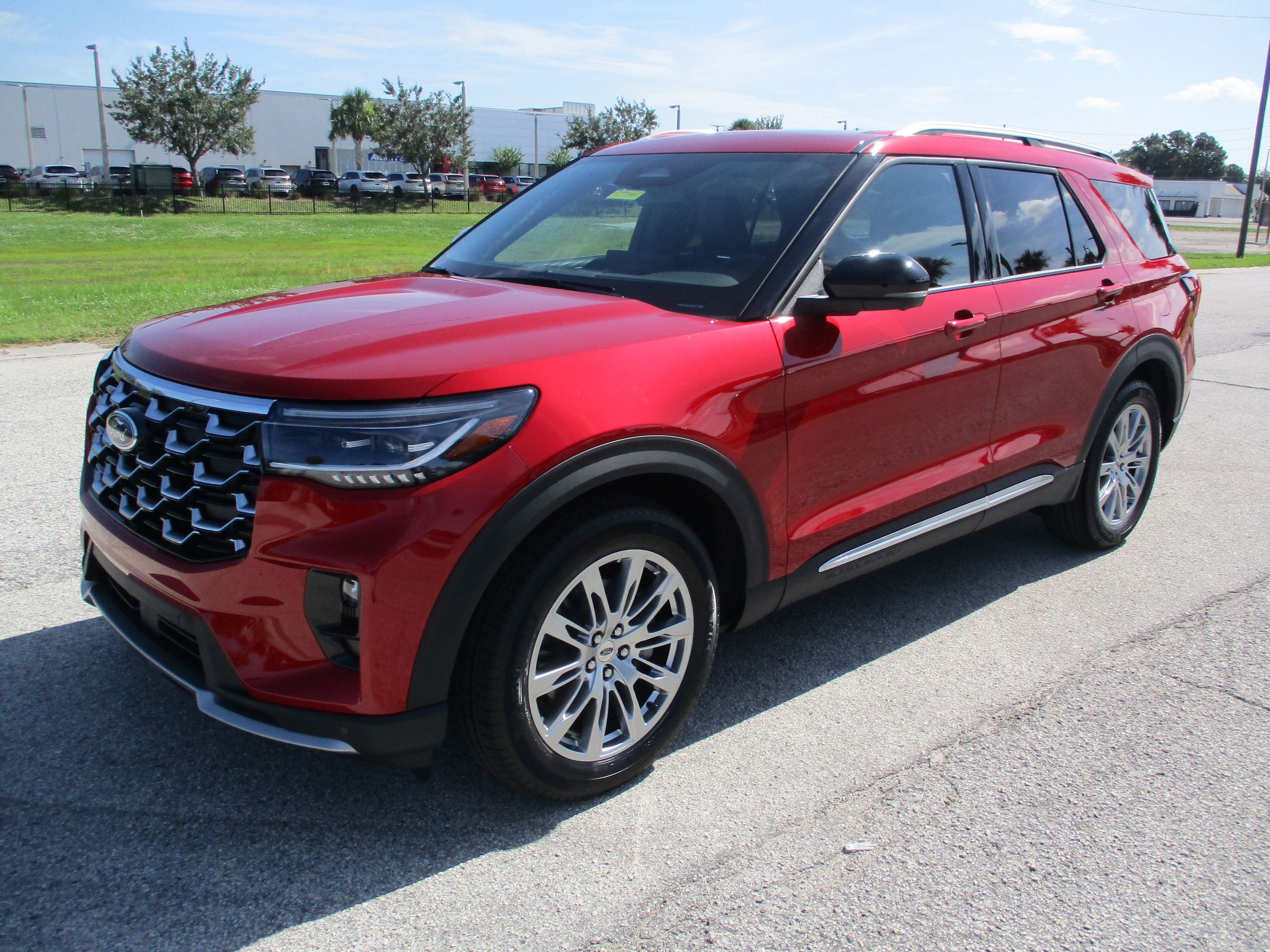 2025 Ford Explorer Platinum photo 2