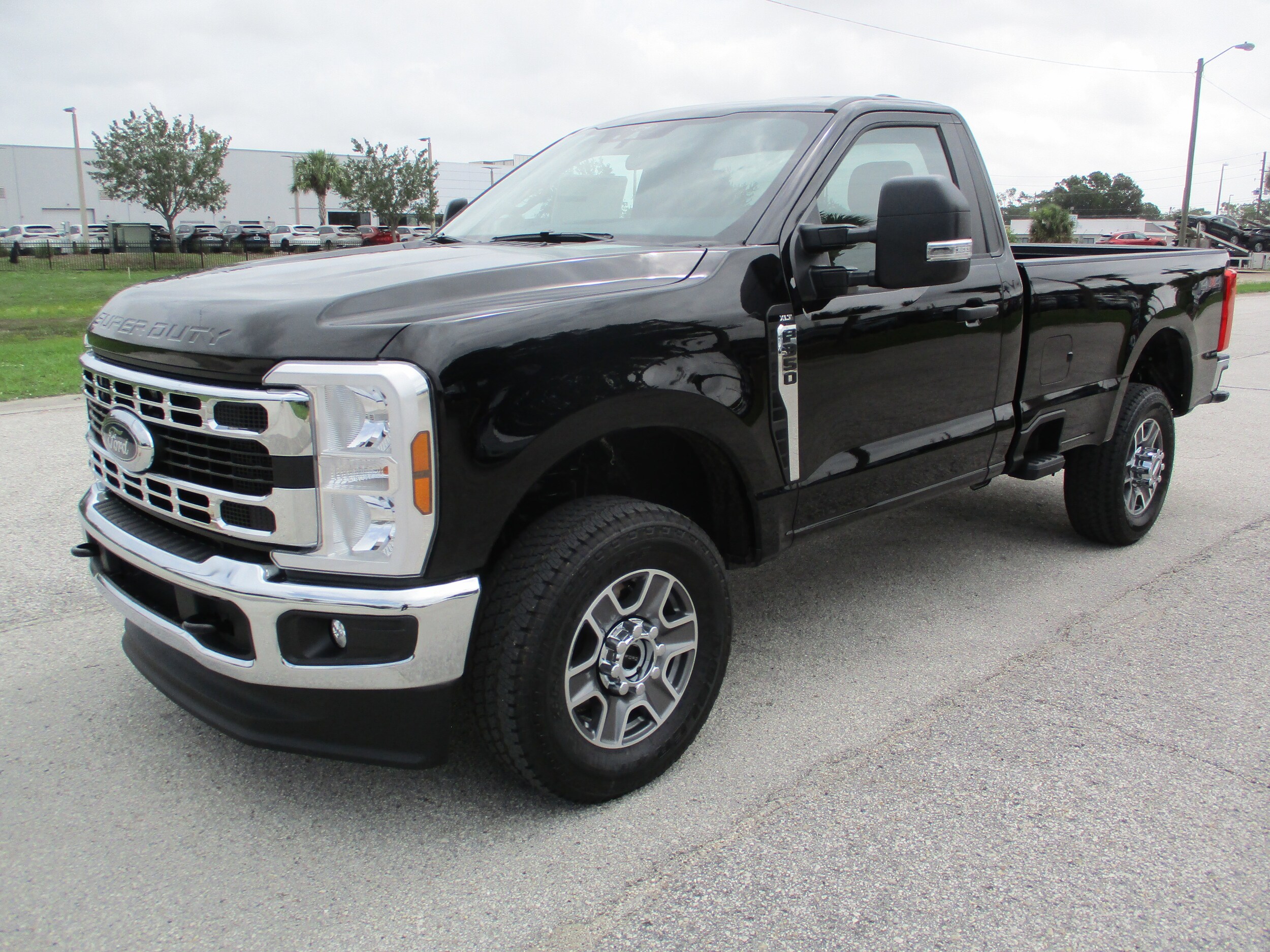 2025 Ford F-350 photo 3