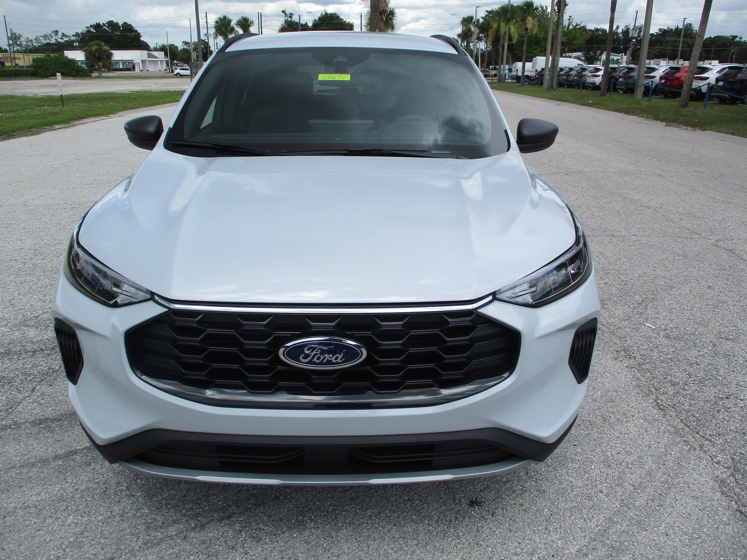 2025 Ford Escape ST-Line photo 2