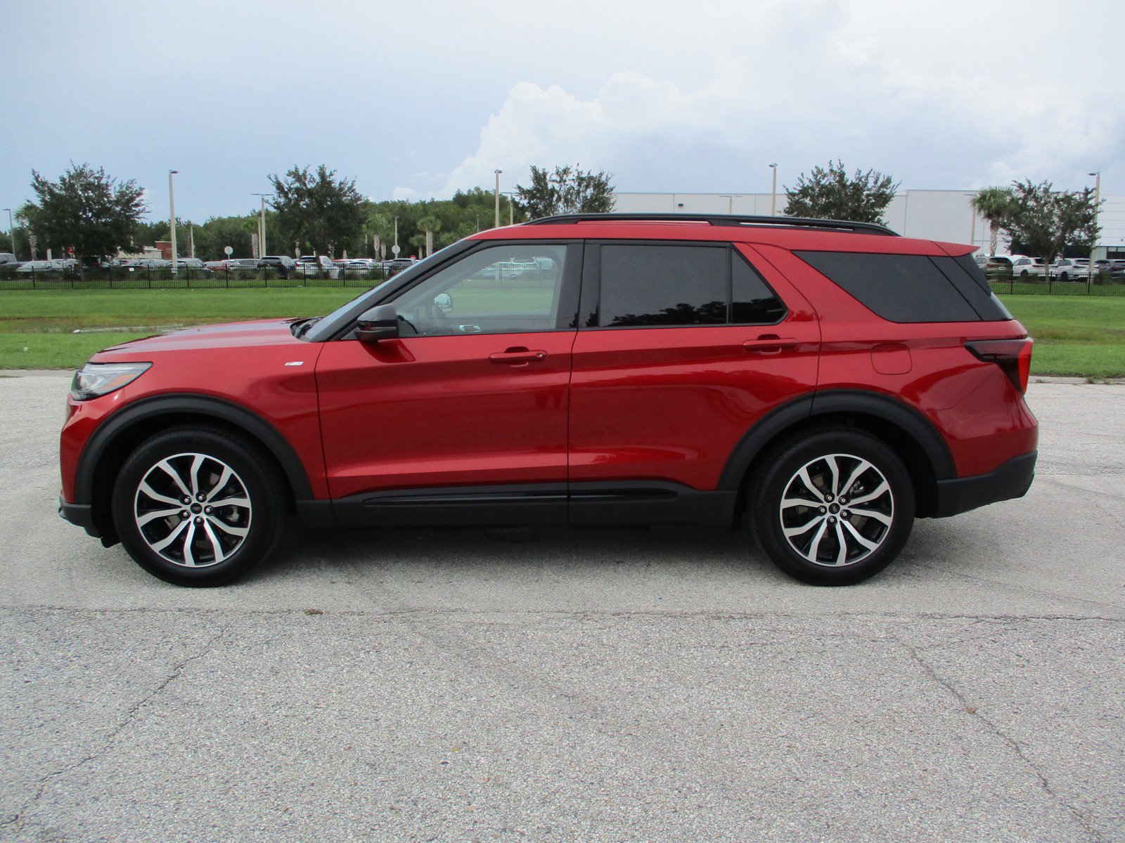 2025 Ford Explorer ST-Line photo 4