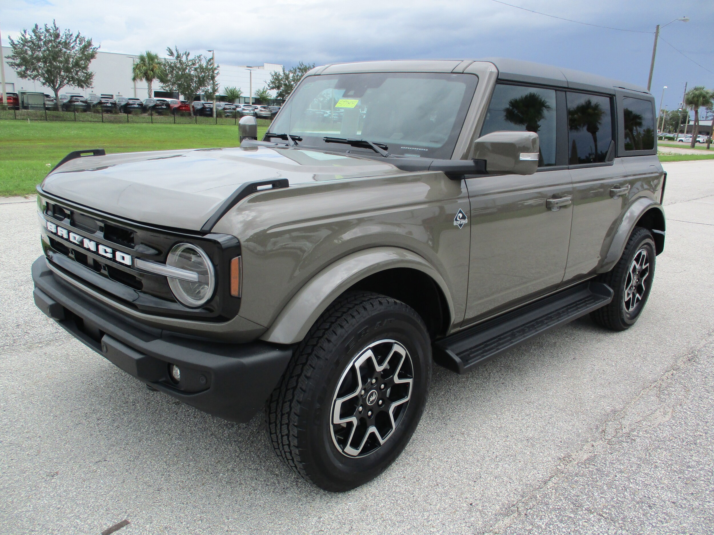 2025 Ford Bronco Outer Banks photo 2