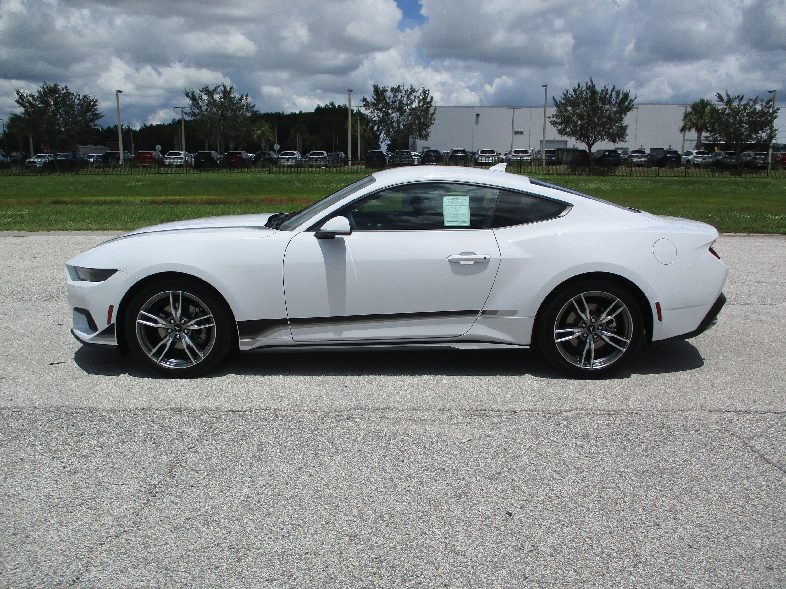 2025 Ford Mustang EcoBoost photo 4
