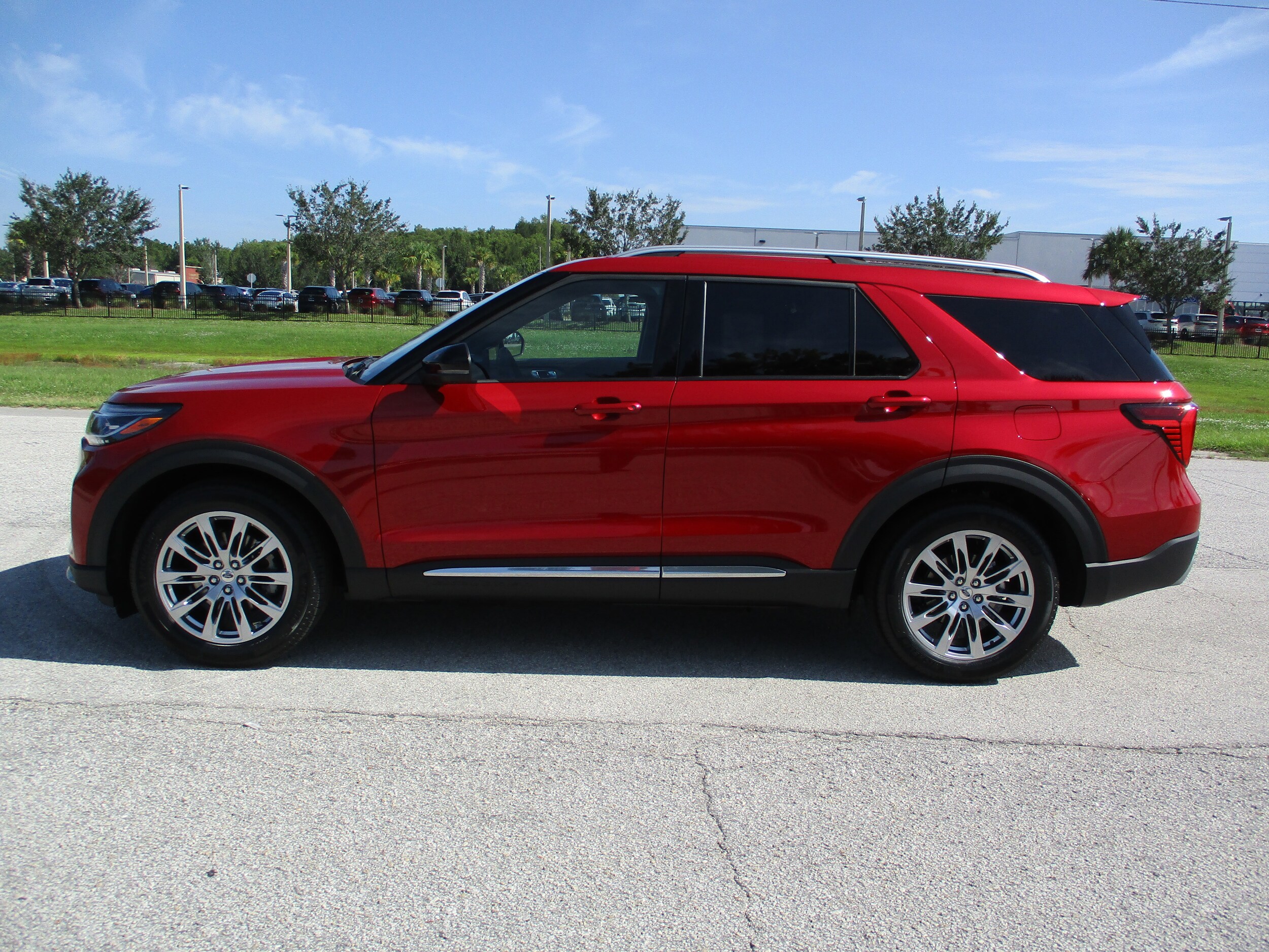 2025 Ford Explorer Platinum photo 3