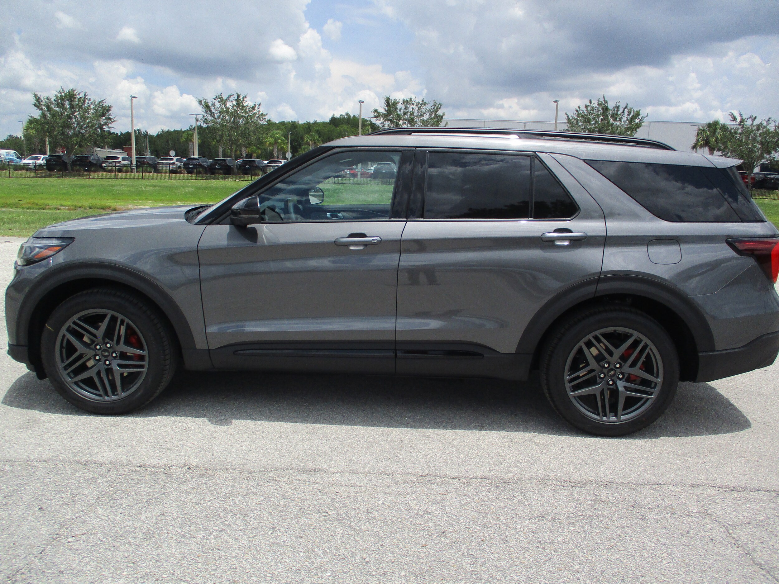 2025 Ford Explorer ST photo 3