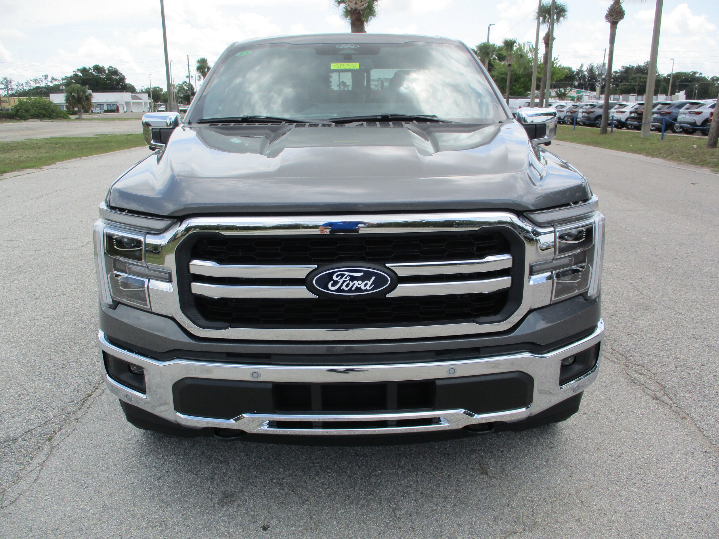 2025 Ford F-150 Lariat photo 2