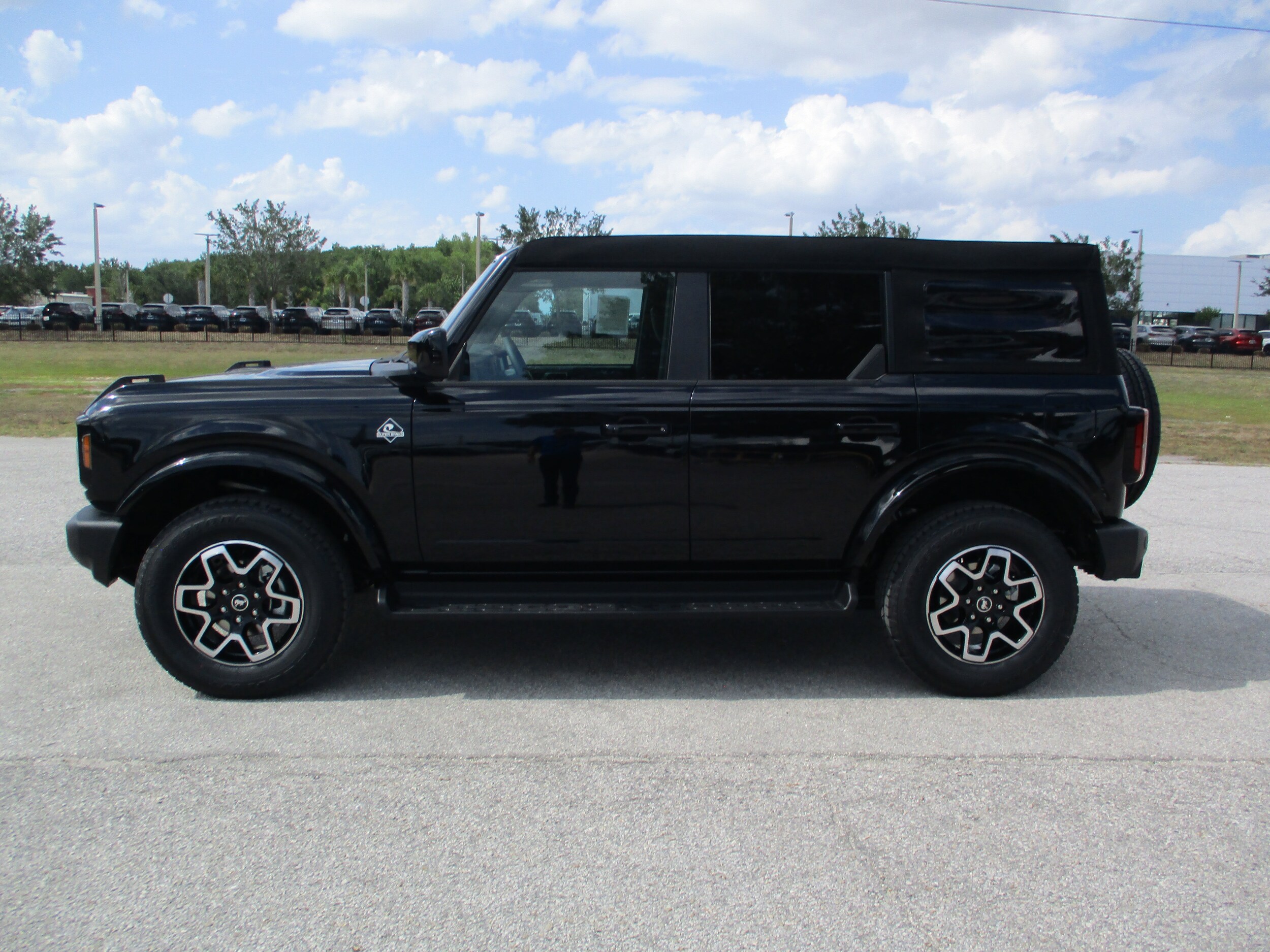 2025 Ford Bronco Outer Banks photo 4