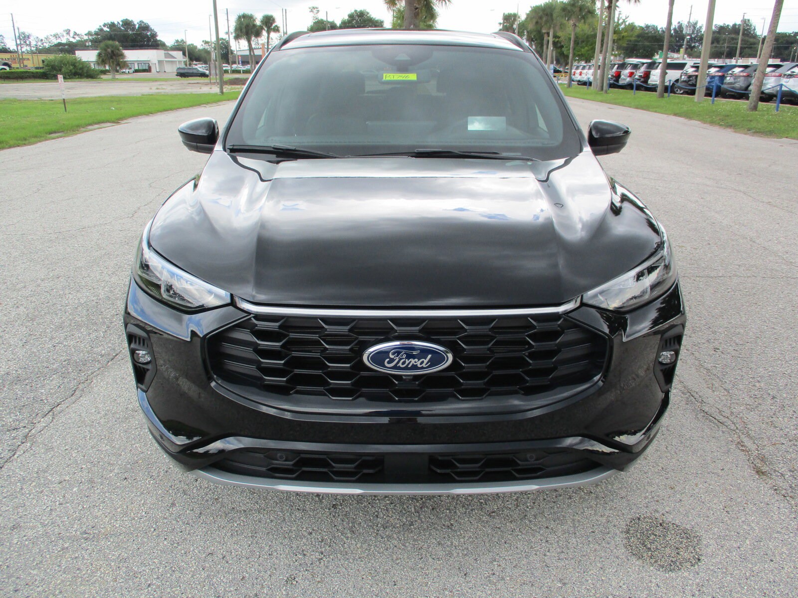 2024 Ford Escape ST-Line Elite photo 2