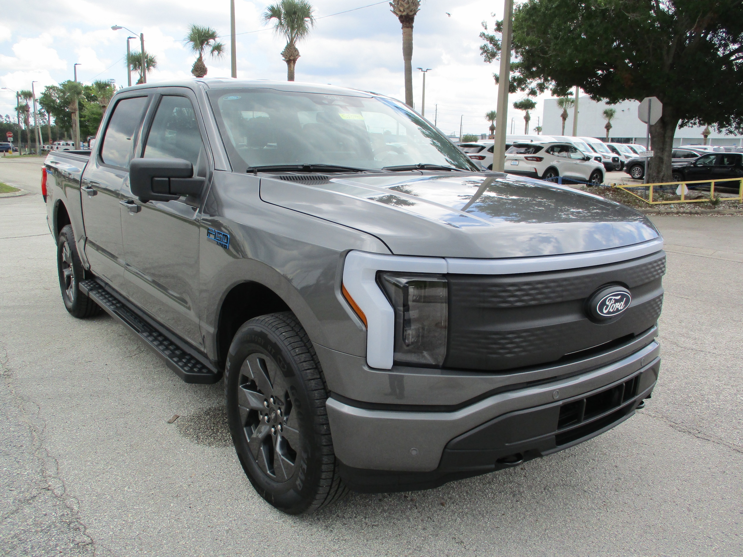 2025 Ford F-150 Lightning Flash's photo