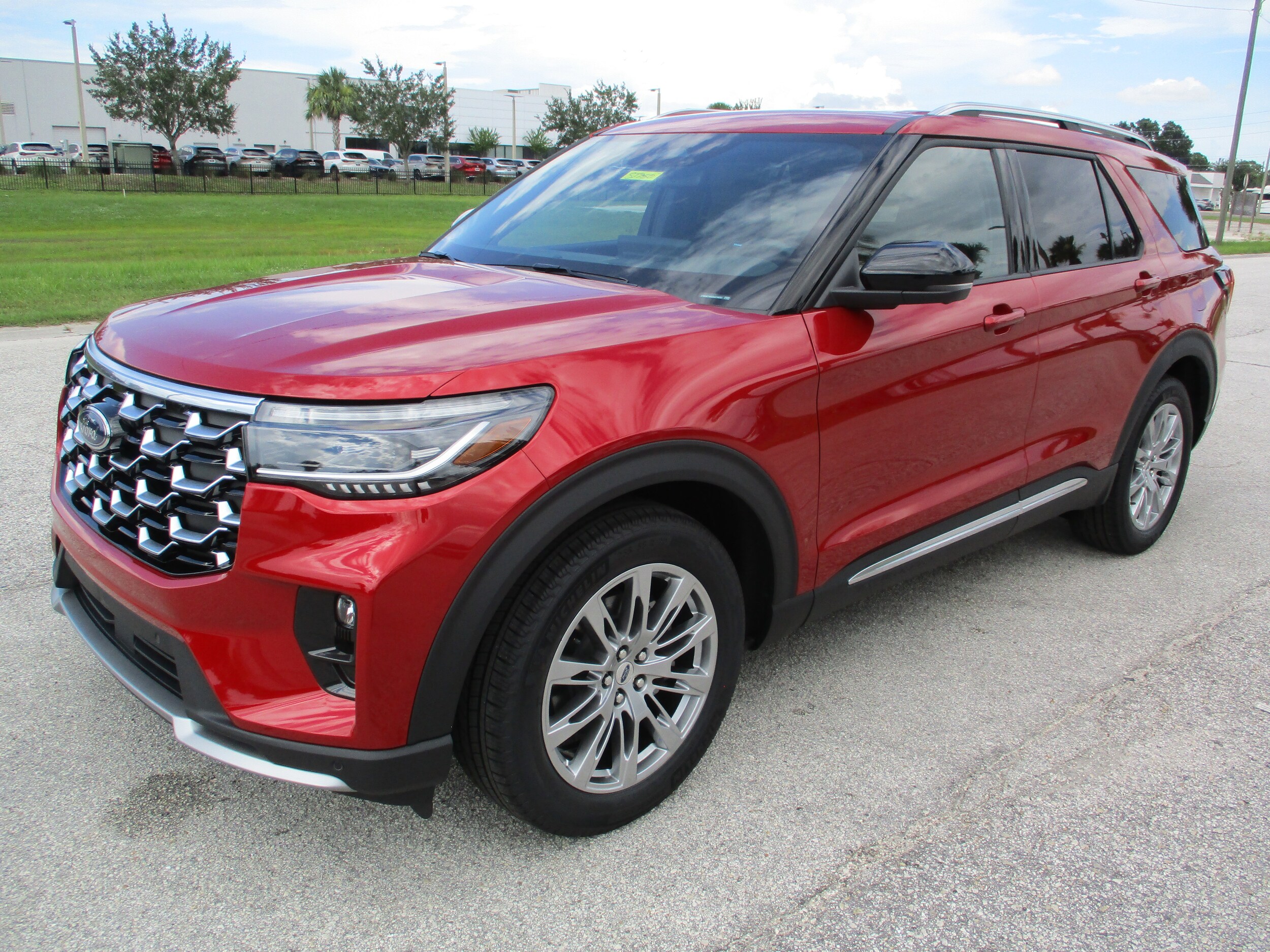 2025 Ford Explorer Platinum photo 2