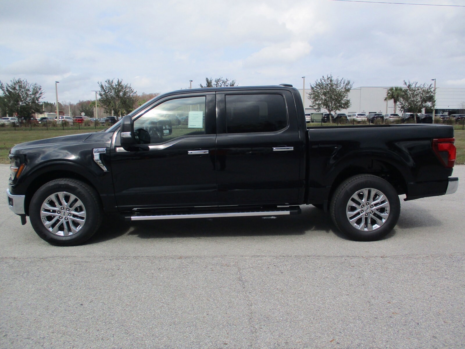 2025 Ford F-150 XLT photo 3